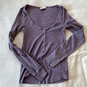 Universal Thread Long Sleeve Button
